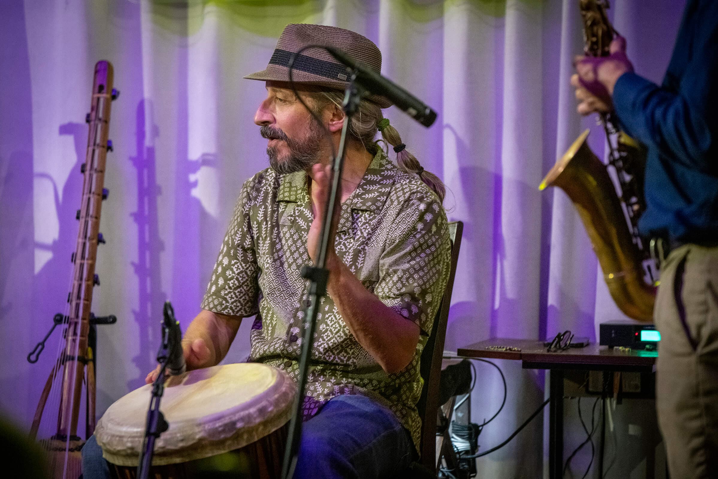 Bright Cloud Mountain performance photo 6